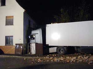 Laster in Haus in Uehlfeld;Foto:Heiko Rost (FFW Dachsbach)