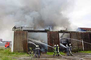 Brand einer Maschinenhalle; Foto: Heiko Rost, FFW Dachsbach