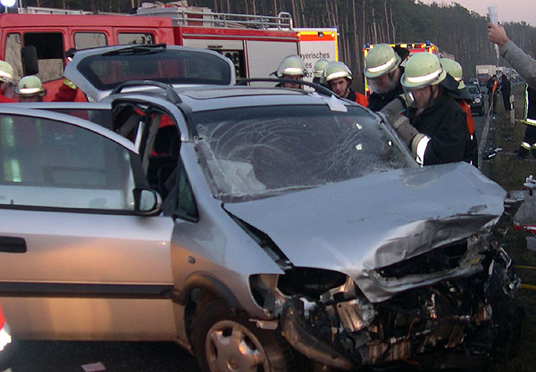 Schwerer Verkehrsunfall auf der B8;Foto:KBI R. Neumeister