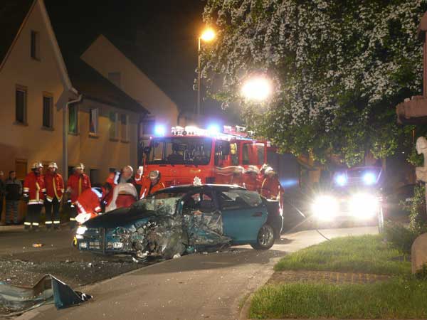 Einsatz Verkehrsunfall, Person eingeklemmt (13.05.2010)