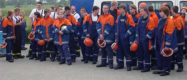 Die 16 Feuerwehranwärter am Samstagmorgen;Foto:KBI R. Neumeister